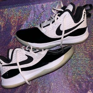 Nike Men’s Black and White Low-Top Sneakers